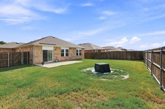 Building Photo - 405 Willow Creek Dr