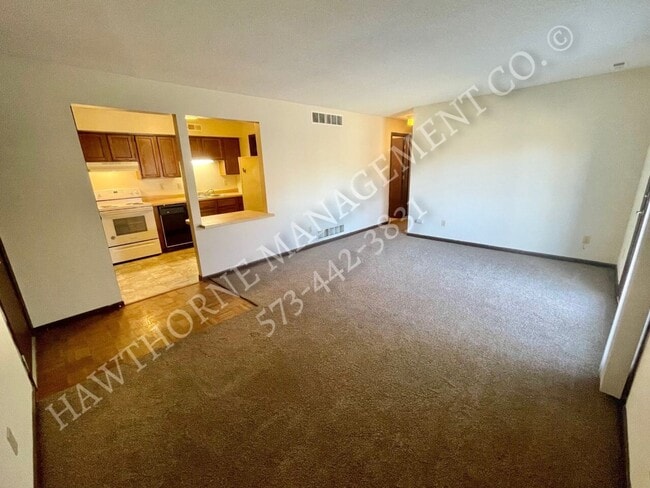 Building Photo - 2 Bedroom Condo in Rear of Complex