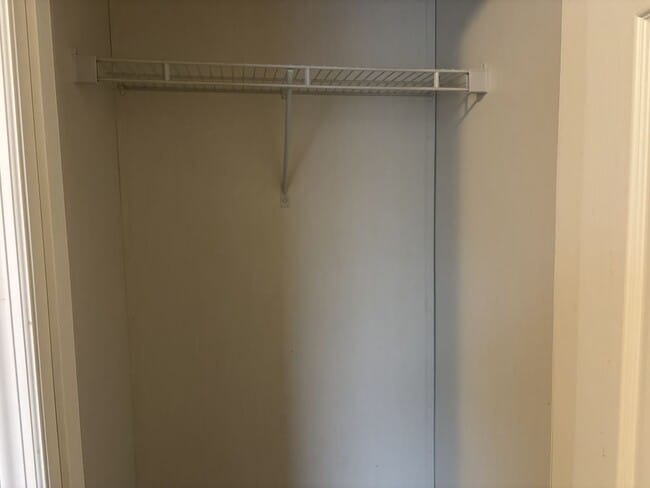 Building Photo - 825 Willowbrook Dr