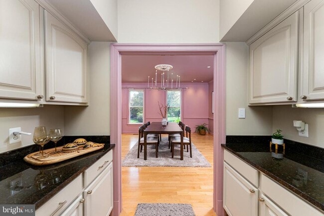 Building Photo - 1445 Mayhurst Blvd