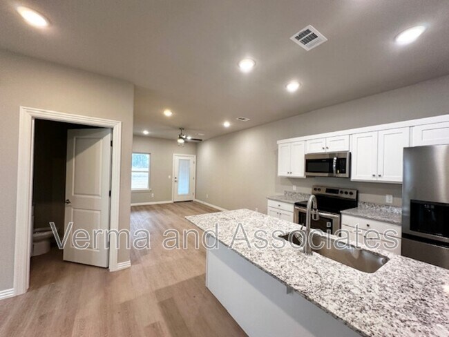Building Photo - 1507 SW Casuarina Dr