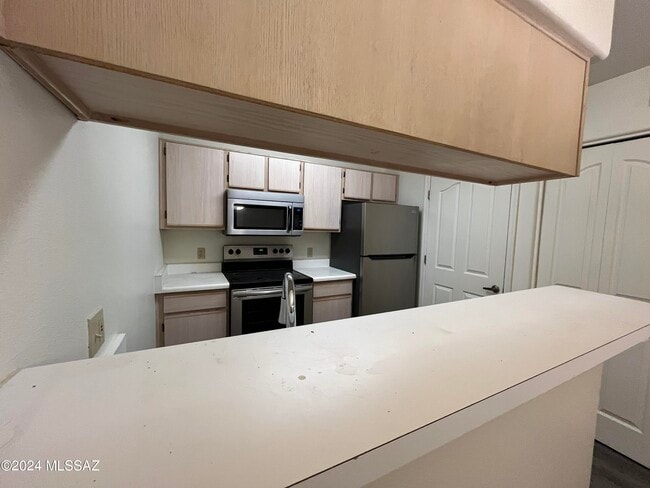 Building Photo - 5751 N Kolb Rd