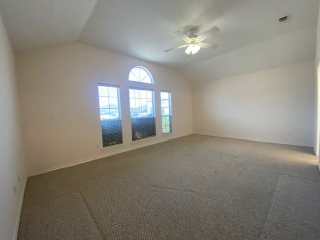 Building Photo - AFFORDABLE ISLAND LIVING!