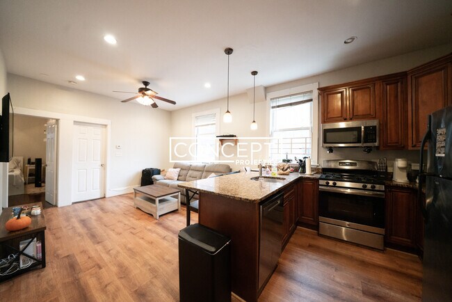 Primary Photo - 717 Parker St