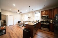 Building Photo - 717 Parker St