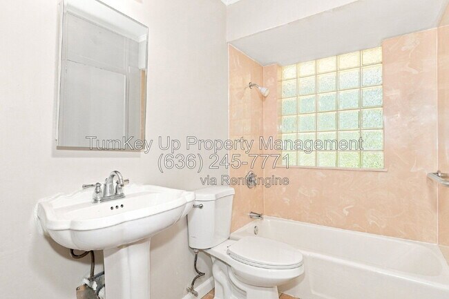 Building Photo - 840 Lebon Dr