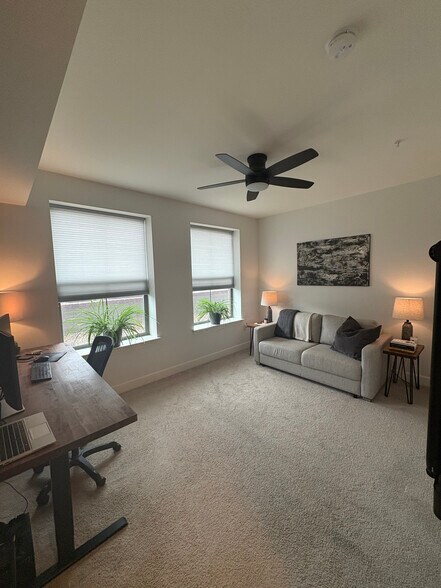 Building Photo - 1250 Diamond Ct