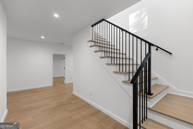 Building Photo - 3293 Lenox Pl NE