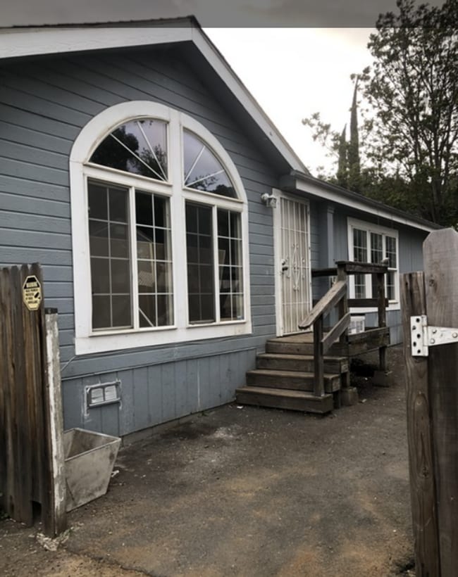 Building Photo - 3/2 Home- 1,700 sq.' w/ Expansive Open Floor Concept