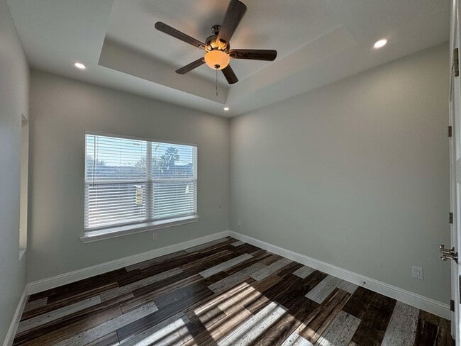 Building Photo - 4122 Dalia St