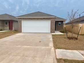Building Photo - Newer Construction 4 Bed, 2 Bath - Piedmont Schools