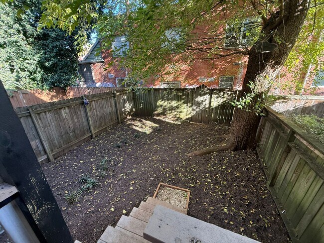 Building Photo - 3 Bedroom 1.5 bath Fan home for rent