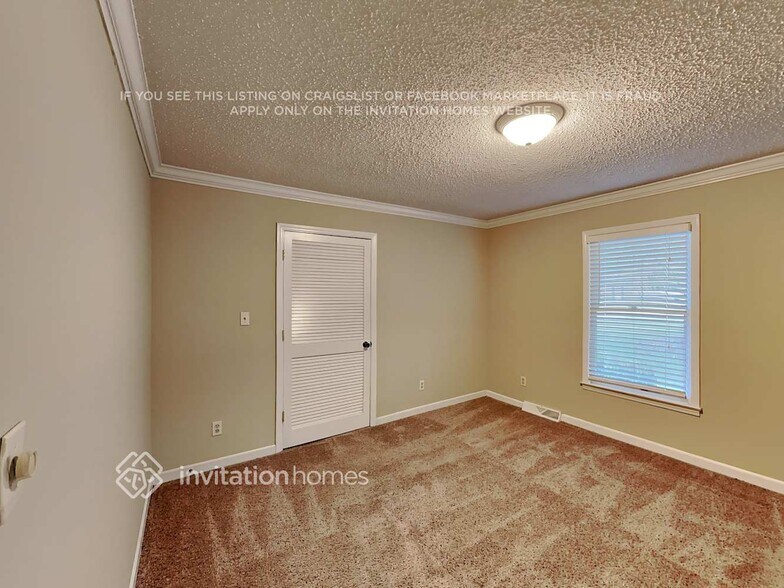 Building Photo - 10225 Woodview Cir