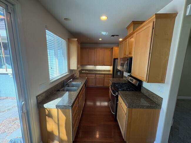 Building Photo - Beautiful 3 bed 2 Bath Home in Mountain House