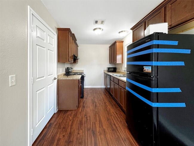 Building Photo - 7426 Blue Jay Dr