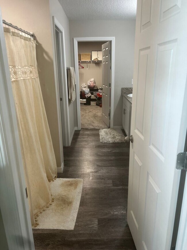 Building Photo - Spacious 5BR House in Winter Haven