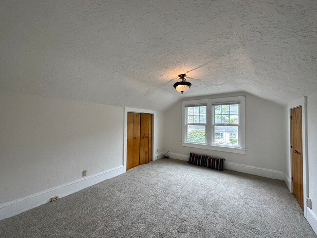 Building Photo - AVAILABLE NOW - 2 Bed 1.5 Bath Craftsman Home with Attached Garage & Office Space