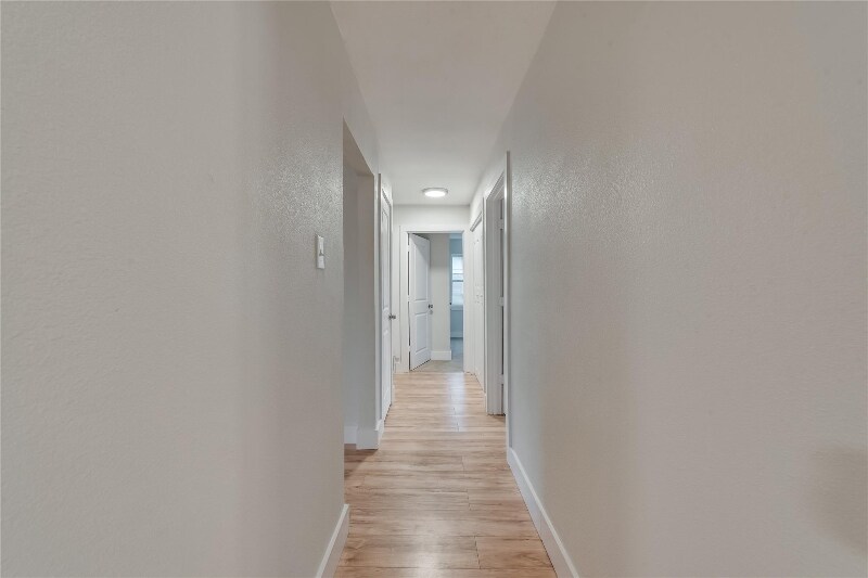 Building Photo - 1506 Hillcrest Dr