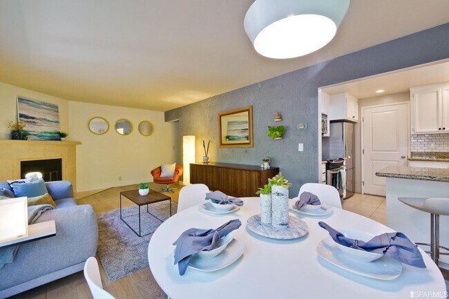 Building Photo - 542 Brewster Ave