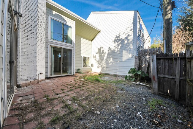 Building Photo - 10743 Boardwalk St