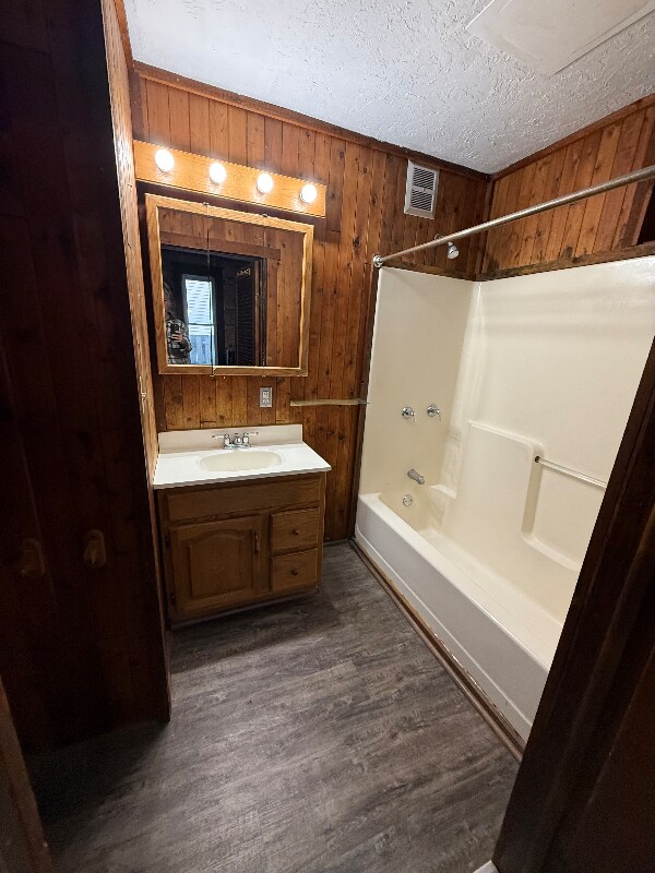 Building Photo - 133 Defiance Ave