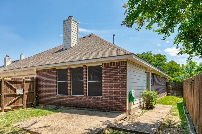 Building Photo - **Eldorado Heights**