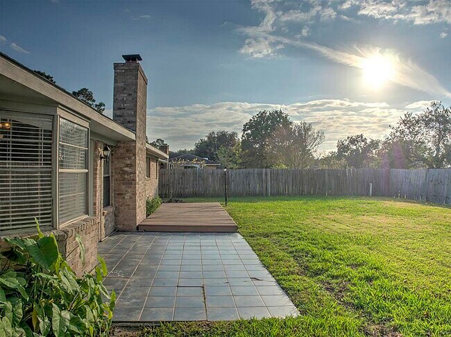 Building Photo - 11830 Mulholland Dr