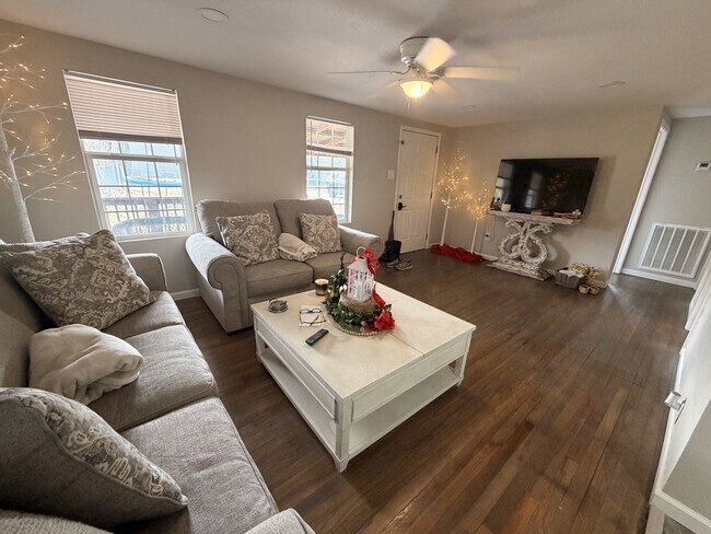 Building Photo - 4917 Andersonville Hwy