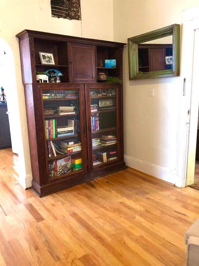 Building Photo - 927 18th St