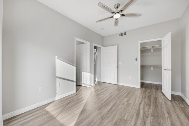 Building Photo - Upgraded Townhouse in Summerlin