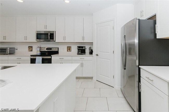 Building Photo - 5739 Oakmont Ct