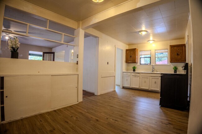 Building Photo - 2896 Clay St