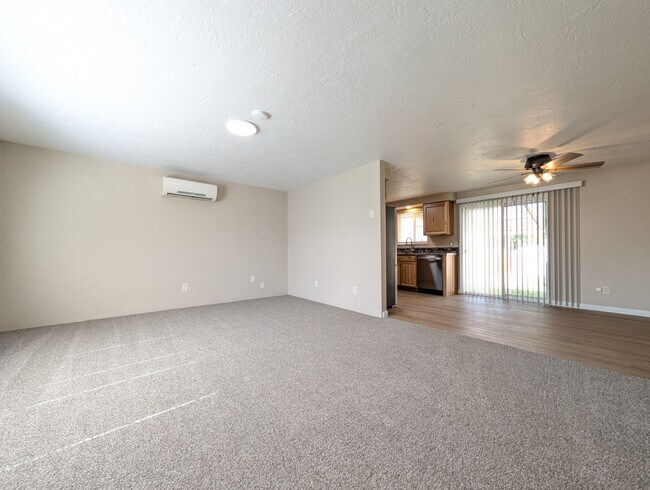 Building Photo - Great 3-Bedroom, 1-Bath Home - Centennial ...