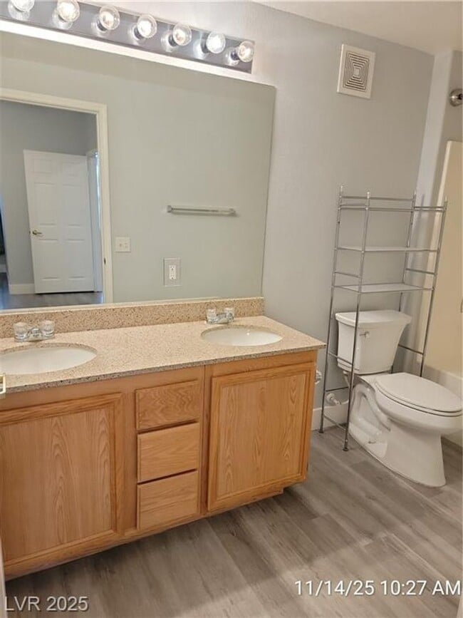 Building Photo - SOUTHWEST GATED 2-BED, 2-BATH FIRST-FLOOR ...