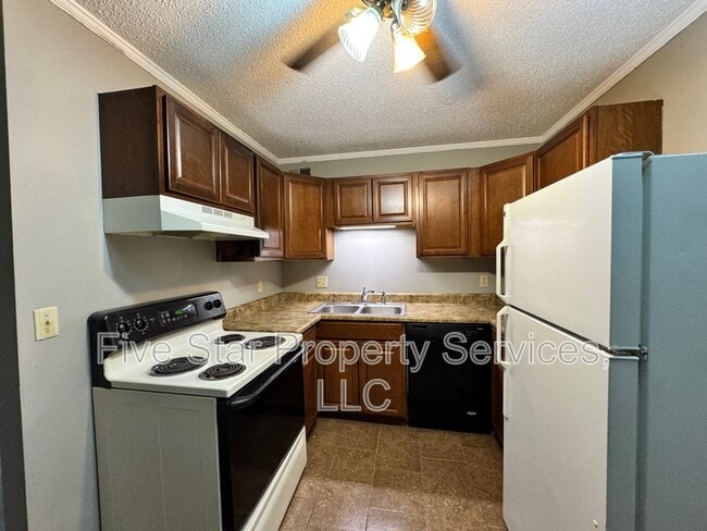 Building Photo - 2080 W Washington St