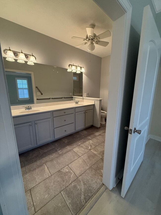 Building Photo - MOVE IN SPECIAL: 1/2 OFF FIRST FULL MONTHS RENT WITH A 12 MONTH LEASE!! 3BR/3BA in Prime Gallatin...