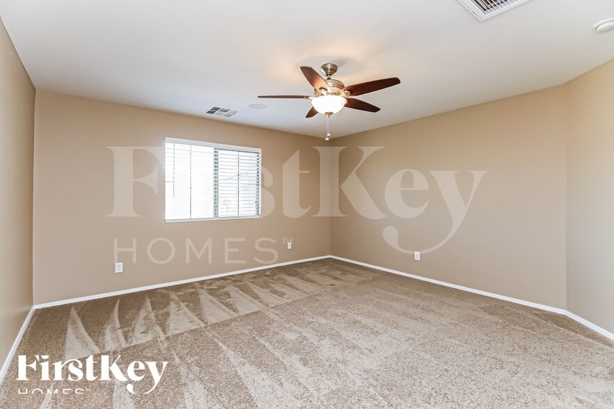 Building Photo - 2403 W Quick Draw Way