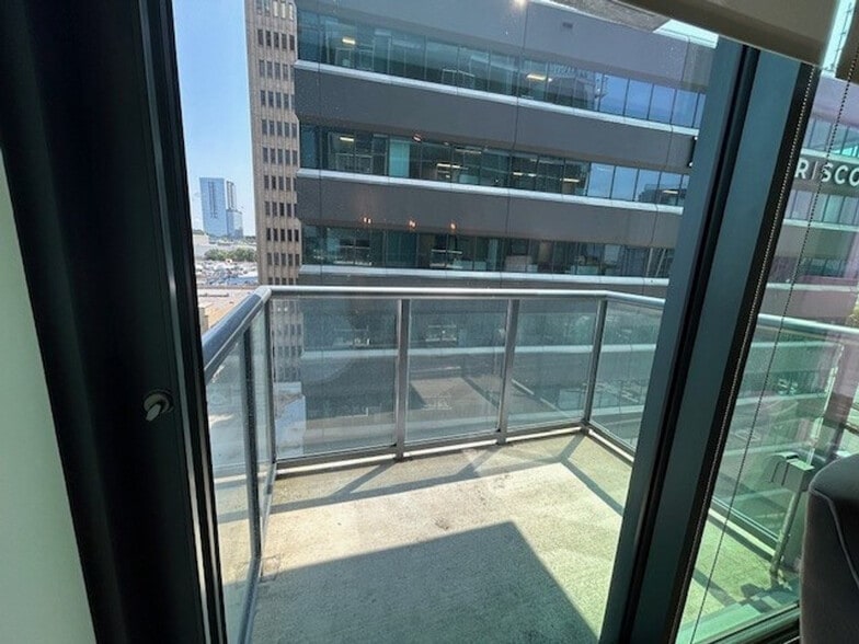 Building Photo - 3380 Peachtree Rd NE