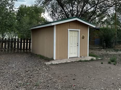 Building Photo - 111 E 7th St