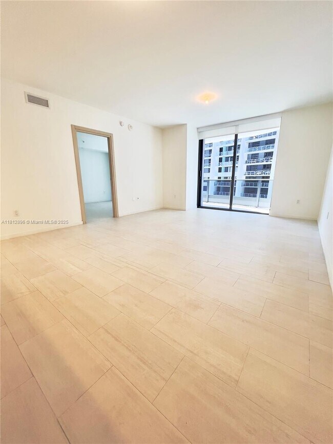 Building Photo - 1000 Brickell Plaza