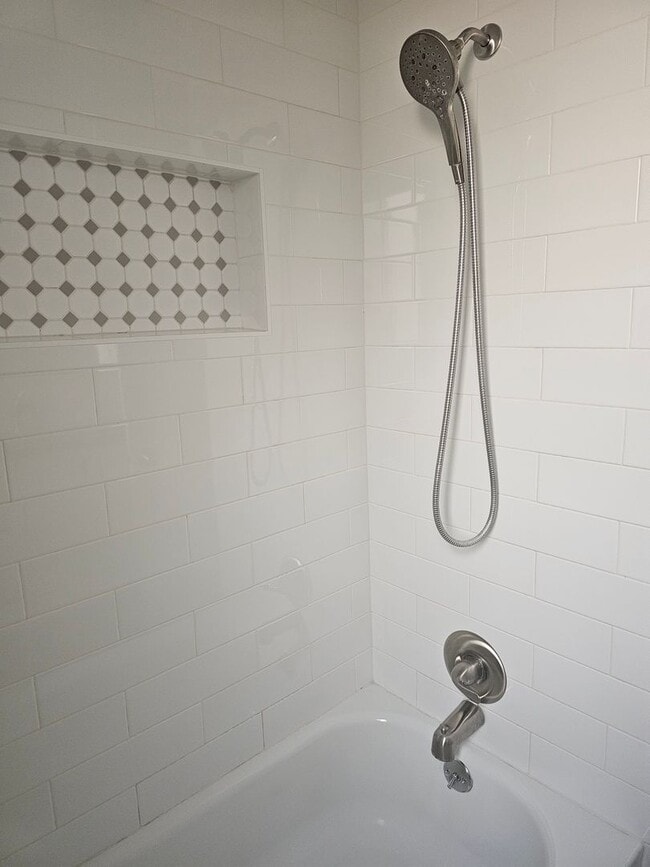 Building Photo - Check out this Beautiful 4 bedroom 2 Bathroom Home in West Valley Ut!!