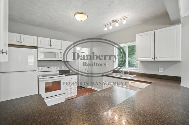 Building Photo - 822 Searles Rd