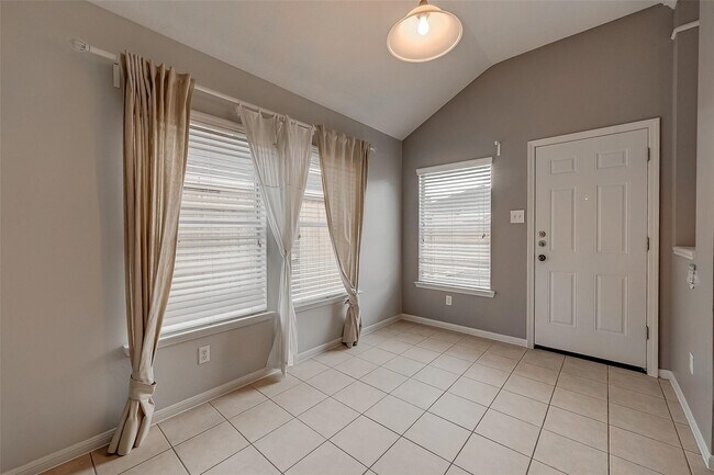 Building Photo - 1807 Hidden Breeze Dr