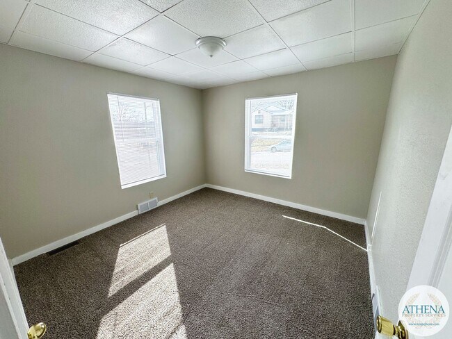Building Photo - 2 Bed / 1 Bath House Off North Main Street