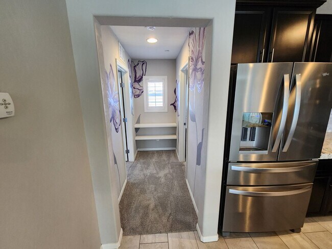 Building Photo - Three Level Mountains Edge Townhome