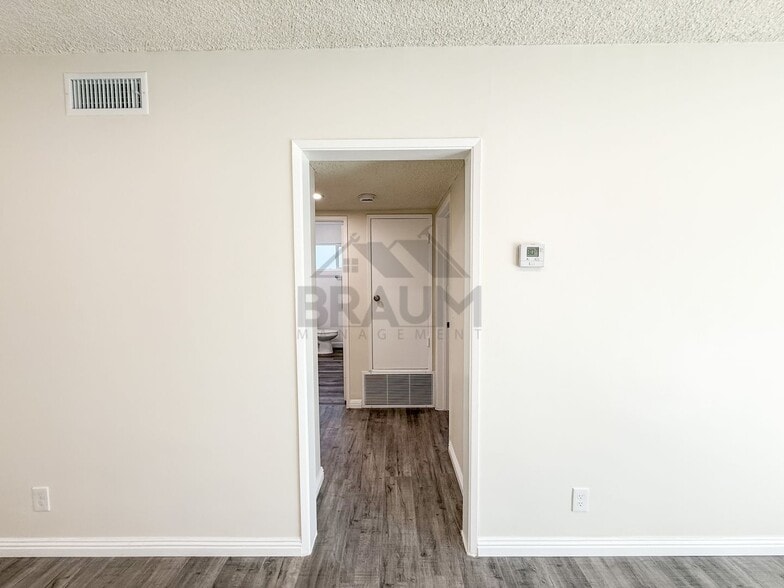 Building Photo - 6039 Whitsett Ave