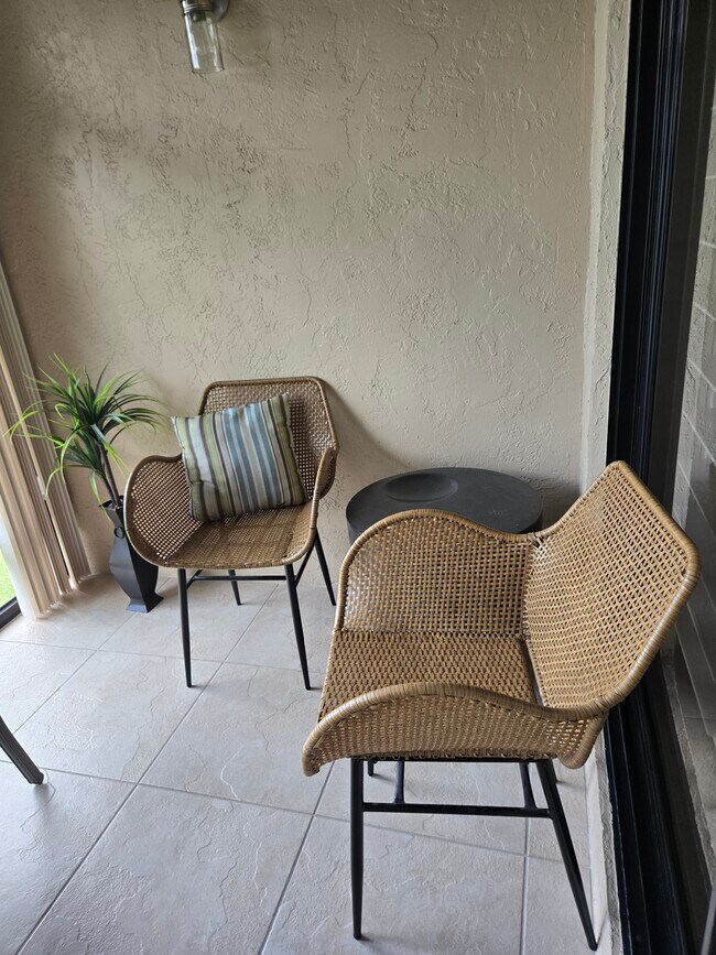 Building Photo - 3071 SE Aster Ln