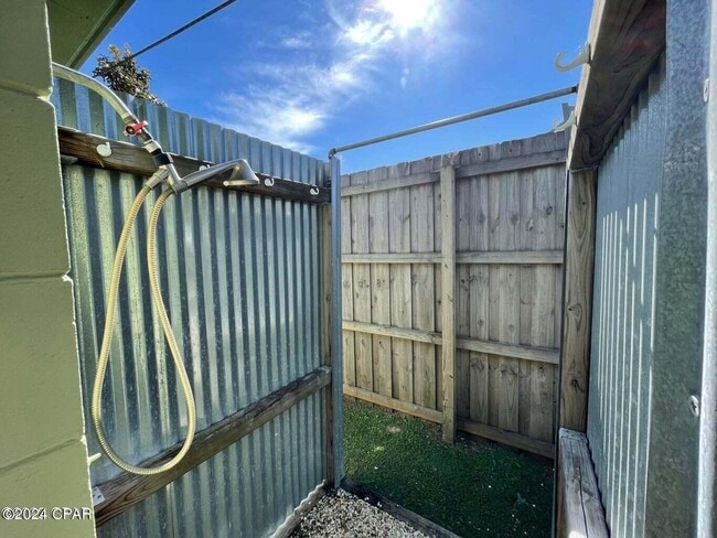 Building Photo - 305 Tarpon St