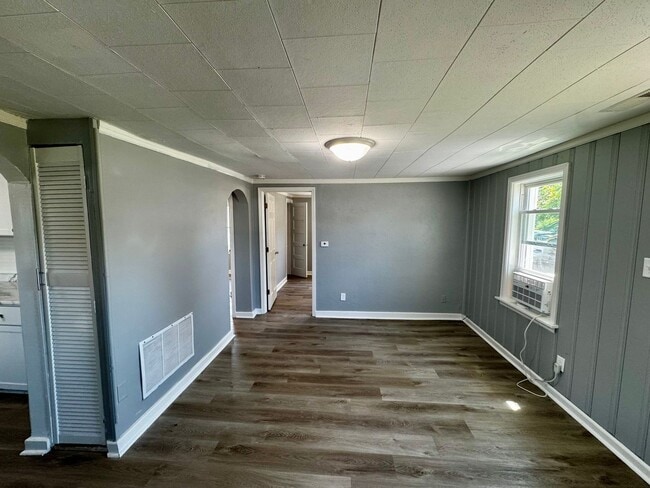 Building Photo - Newly Remodeled Home for Rent in Moline