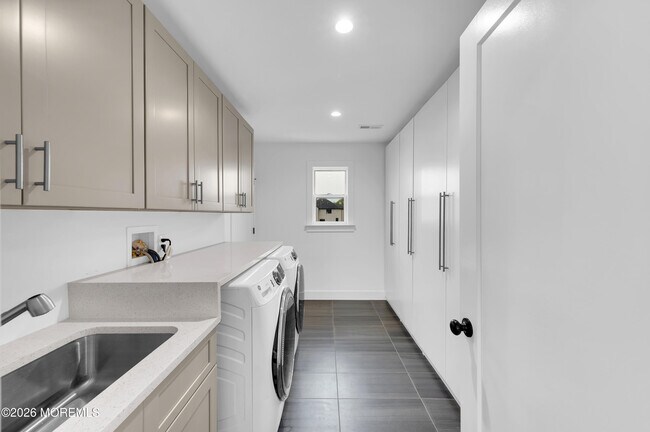 Building Photo - 1675 St Regis Ct